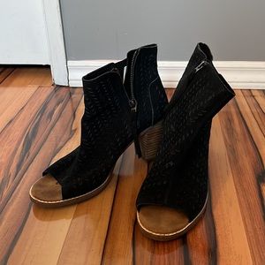 TOMS black cutout peep toe booties